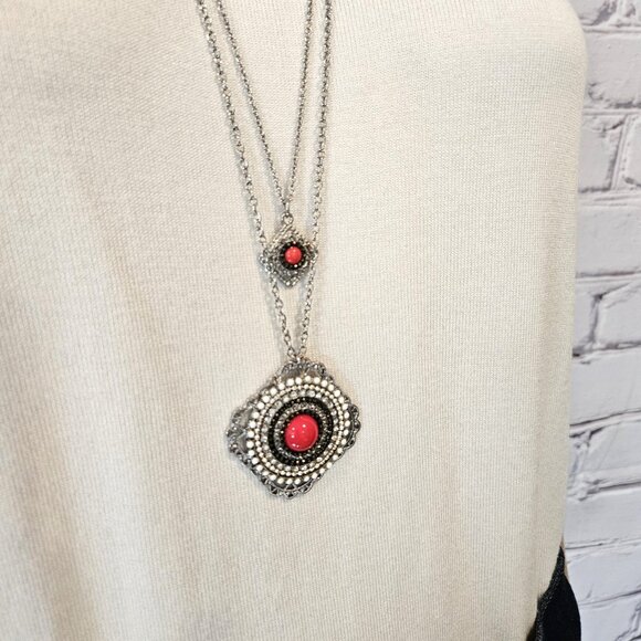 NECKLACE - Long double chain necklace with red/silver pendants at the base - Picture 4 of 6